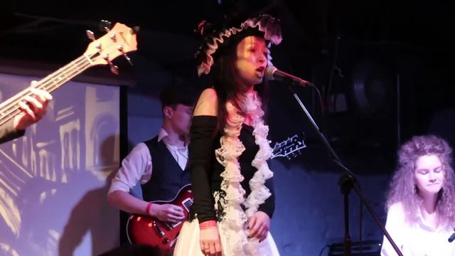 Елена Сурина и группа Сейчас. Куличики смотреть онлайн