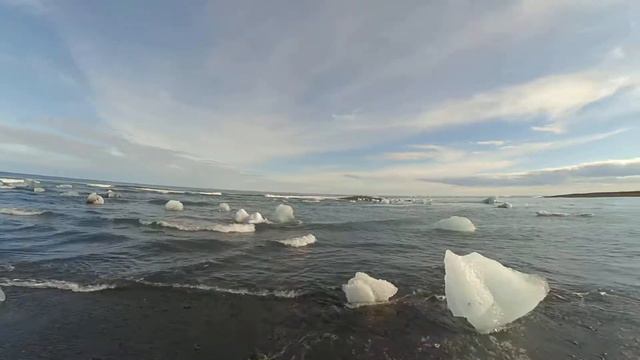 0322 3 Льдины выносит на берег смотреть онлайн