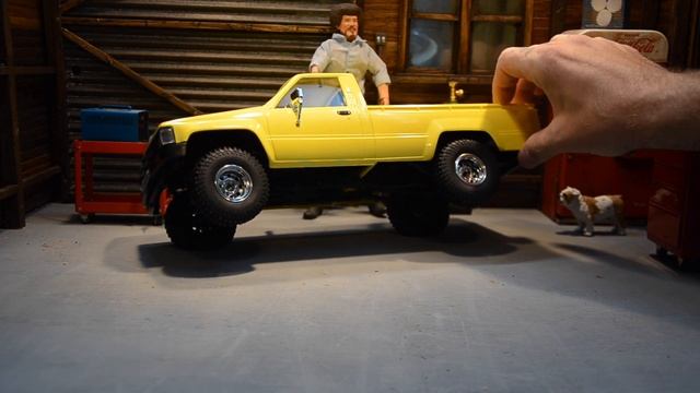 Unboxing the 1:18th Scale FMSmodel Toyota Hilux, Affordable Scale RC смотреть онлайн