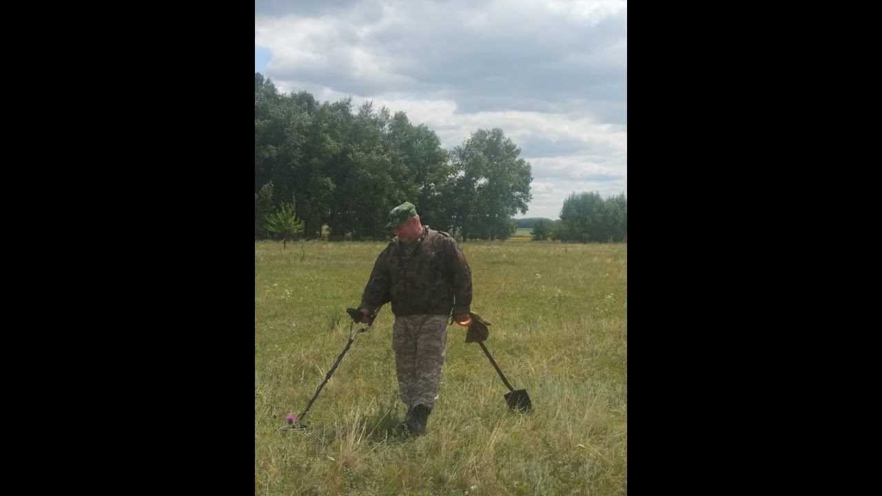 Землекоп траншею роет . Ностальгия по лету, зелёной травке и мягкой земельке... смотреть онлайн