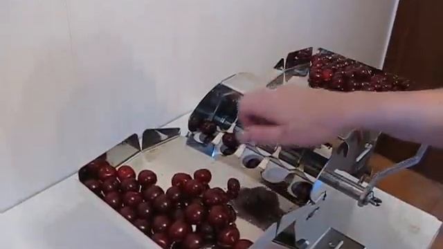 Машинка для удаления косточек из вишни смотреть онлайн