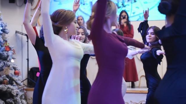 Девичий лирический танец с кувшинами ( Beautiful kavkaz dance ) смотреть онлайн