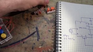 Советская микросхема УМС7-02 играет звук на пьезопищалке и на ионофоне