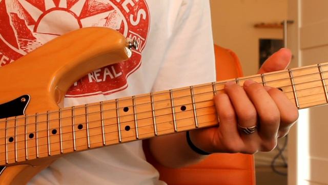 Two Feet - Love Is a Bitch (solo) смотреть онлайн