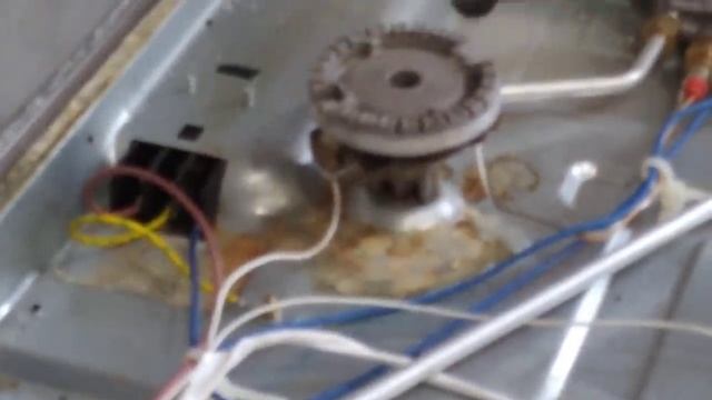 Не зажигается газовая плита от искры | Ремонт электро поджига смотреть онлайн