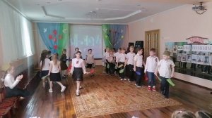 Вход детей на утреннике 9 мая 2022