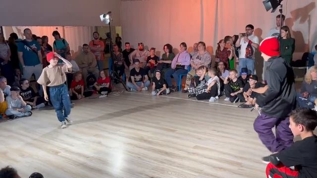 Bboy Sprout vs ? (первый круг) смотреть онлайн