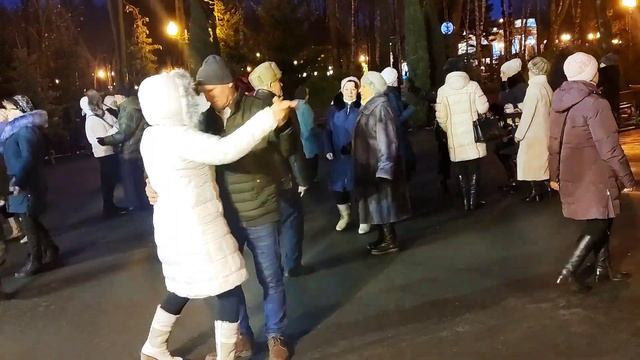 Kharkiv Харьков Танцы На счастье брошена монета Парк Горького 2021 смотреть онлайн