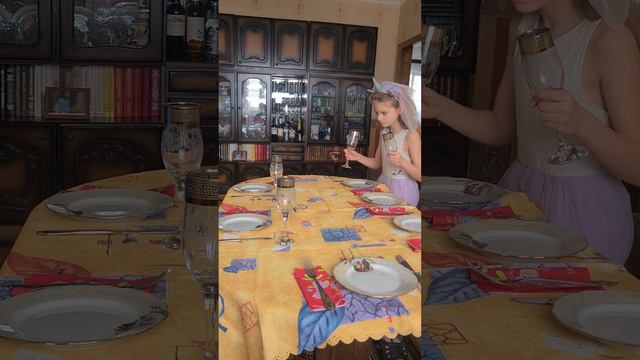 Сервировка стола Амелией, часть 2) С Днём рождения, бабушка Таня! смотреть онлайн
