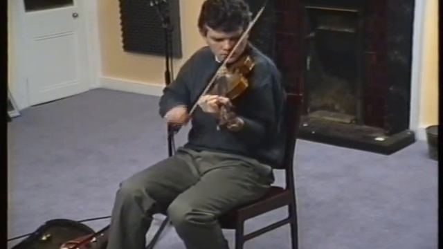 Down the broom ; The gatehouse maid ; The old torn petticoat, reels / Paul O'Shaughnessy, fiddle смотреть онлайн