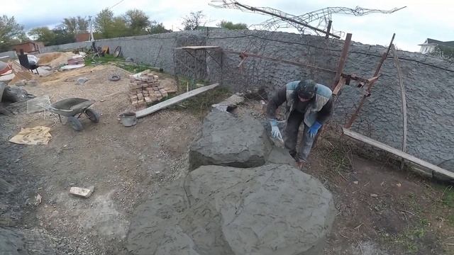 изготовление декоративного камня из цемента, и проверка на прочность. смотреть онлайн