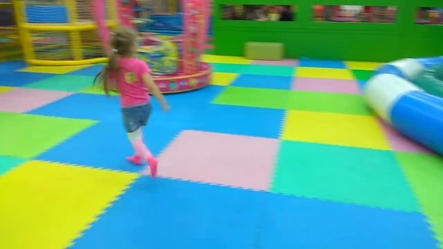 Аквагрим Hello kitty Ариша как Хелло Китти в Игровом зале Ананас Мадагаскар смотреть онлайн