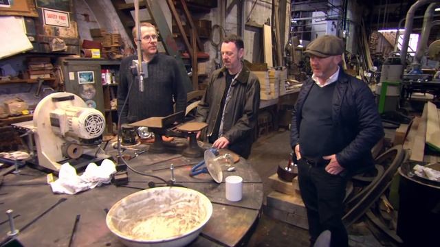 Awesome Industrial Table Top Leaves Drew In Awe! | Salvage Hunters смотреть онлайн