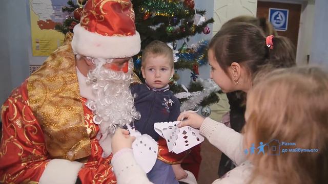 Максим Шкіль запросив Святого Миколая особисто відвідати слабочуючих дітей у будинку культури УТОГ смотреть онлайн