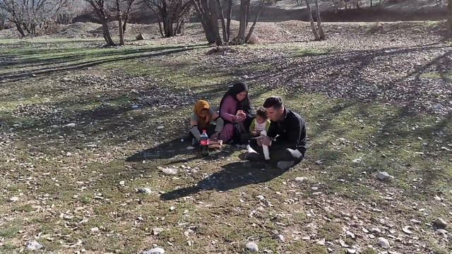 The Help Of The Viewers And The Young Man To Buy Materials For The Roof Of Afsane's House