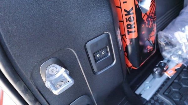 2022 Land Rover Defender Trek Edition: Is This Limited Edition Defender Really Worth It?