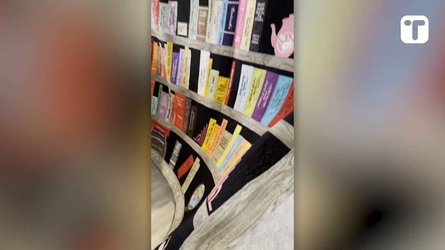 Mom Surprises Daughter With Quilt Of 125 Books She Has Read смотреть онлайн