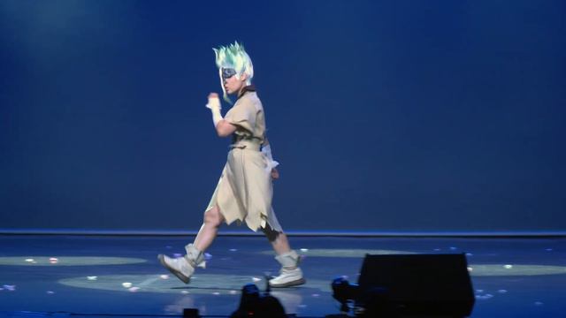 AniCon 2023-DAY1-Block1- Одиночное Anime Дефиле — White — Исигами Сенку ˂Доктор Стоун˃ — Москва смотреть онлайн