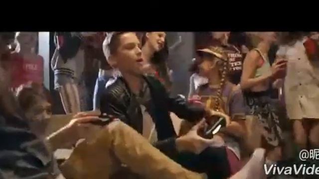 Что будет есле перемешать песни "Круче всех"||"Не танцуй" смотреть онлайн