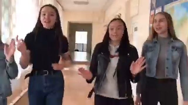 Дорогой нашей Юле, дарим подарок, в честь окончания школы! смотреть онлайн