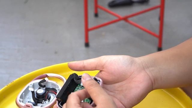 WHAT'S INSIDE JBL CLIP 4 | TEARDOWN смотреть онлайн