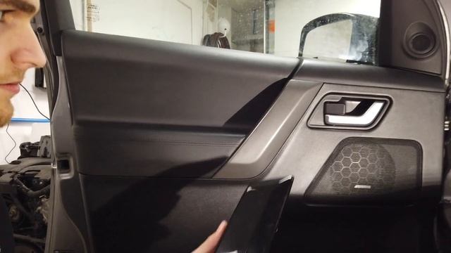 We fit some interior accessories to our Land Rover Freelander 2 / LR2 door panel. смотреть онлайн