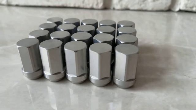 Гайки колесные из кованного алюминия 7075-T6 M12x1.25/1.5 32mm Brushed смотреть онлайн