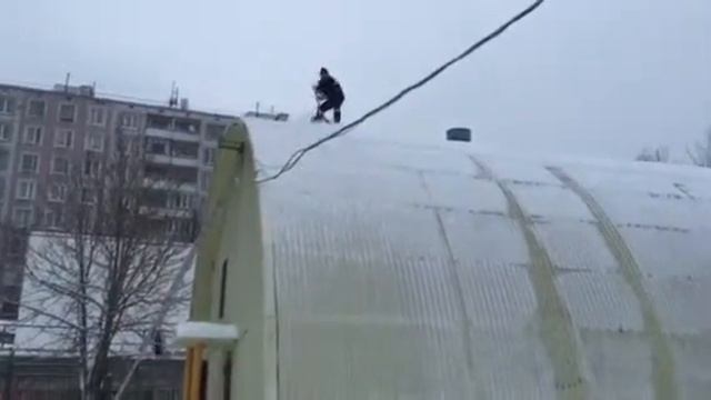 Очистка зданий от снега смотреть онлайн