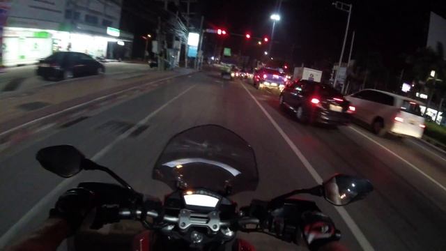 Ducati Hypermotard - Езда на заднем колесе. смотреть онлайн