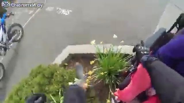Мотоциклист помог инвалиду смотреть онлайн