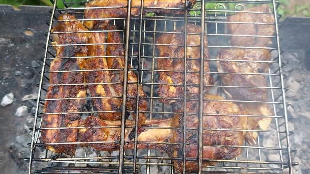 Острые свиные ребрышки на решетке смотреть онлайн