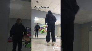 Как танцевать boogie down (тик ток видео 33/50