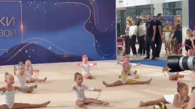 Лиза на сборах по художественной гимнастике в центре Винер-Усмановой смотреть онлайн