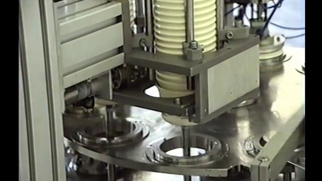 Машина фасовки маргарина в ПЭТ ведра BF