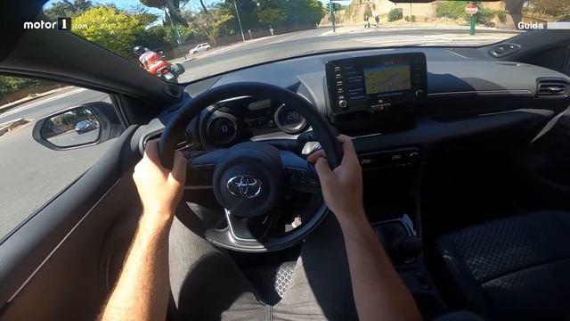 Toyota Yaris Hybrid (2020) | Perché Comprarla... e perché no смотреть онлайн