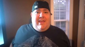 Майкл сходит с ума и разносит телевизор