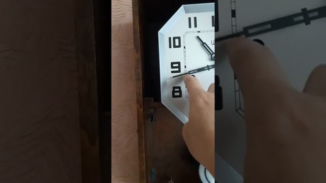 Настенные часы Ведетта с четвертным боем. смотреть онлайн