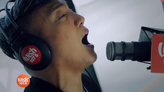 Arnel Pineda sings "Owe" (LIVE) on the Wish 107.5 Bus смотреть онлайн