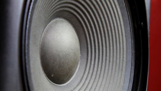 Loud battery powered speaker sound/bass test + dB test at 1m смотреть онлайн