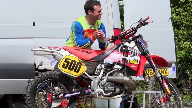 1994 Honda CR500 two-stroke versus 2017 CRF450R four-stroke смотреть онлайн