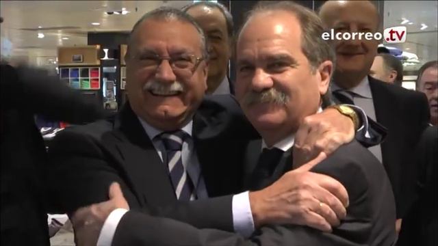 Medio centenar de trabajadores del El Corte Inglés de Bilbao celebran 45 años de trabajo смотреть онлайн