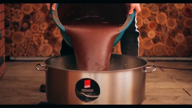 ПРИГОТОВИЛИ ОГРОМНЫЙ КИТ-КАТ ВЕСОМ 140 КИЛОГРАММ смотреть онлайн