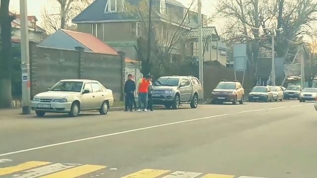 Украли машину || Разбили стекло \\ UNI PRANK KZ! смотреть онлайн