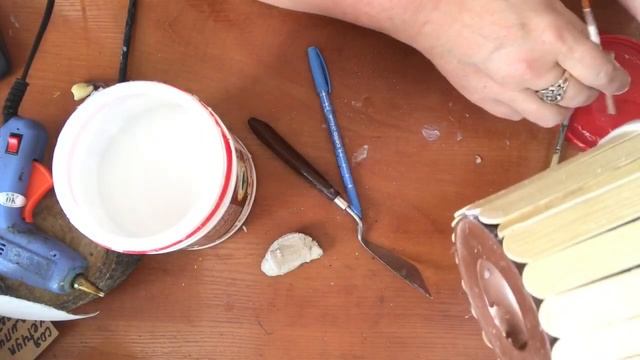 Flower pot from a plastic bucket. Цветочный горшок из пластикового ведерка. смотреть онлайн