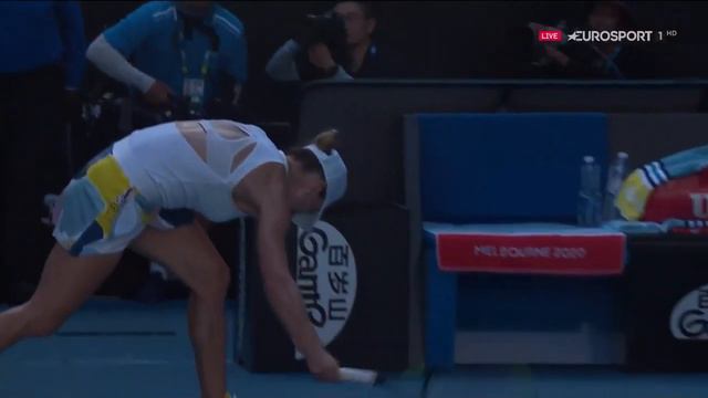 Симона Халеп в ярости сломала жестко ракетку и проиграла сет смотреть онлайн