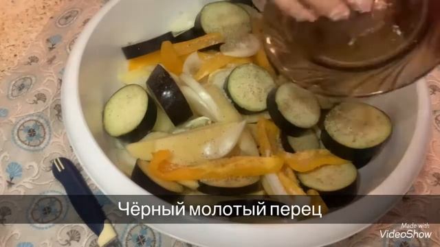 Золотистая курочка с овощным гарниром в духовке! смотреть онлайн