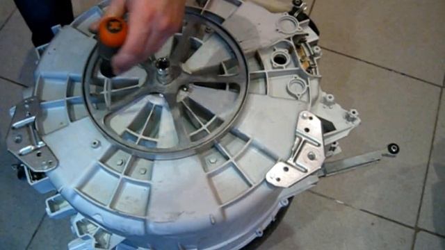 Замена подшипников в стиральной машине Candy смотреть онлайн