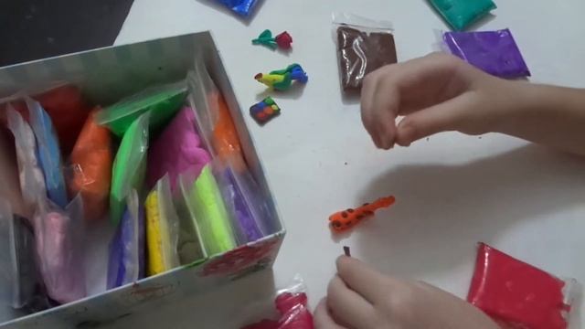 Поделки из воздушного пластилина - Жираф с букетом цветов смотреть онлайн