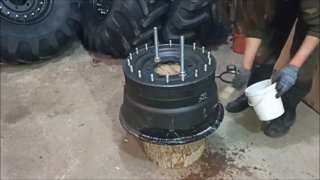 Разборные диски Unimog + Michelin XM47 425/75R20 смотреть онлайн