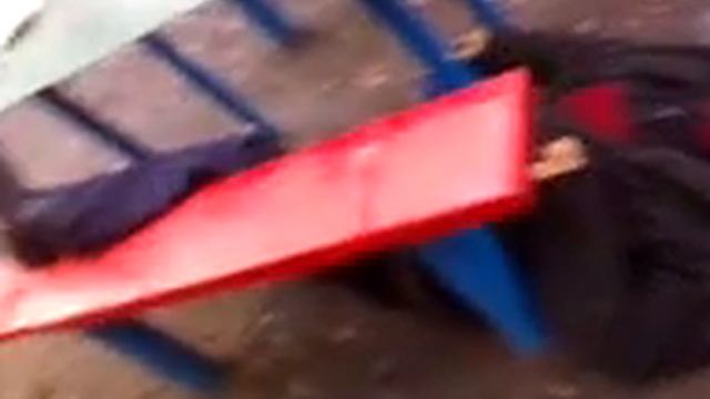 Не бросайте алкашей, они валяются и воняют смотреть онлайн